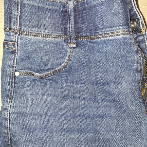 Flattering Apt. 9 Tummy Control Skinny Jeans (Size 6) - - Picture 2 of 5